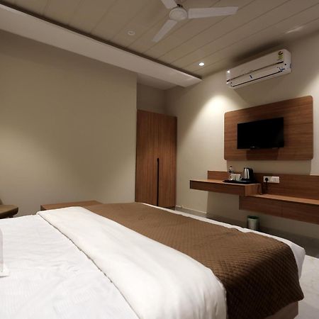 מוראדאבאד Hotel Regal Palm מראה חיצוני תמונה
