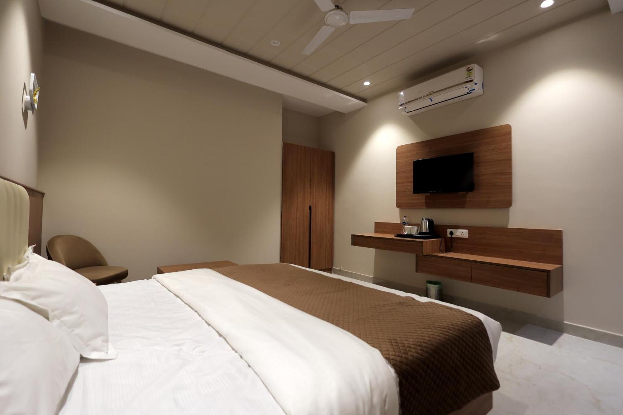 מוראדאבאד Hotel Regal Palm מראה חיצוני תמונה