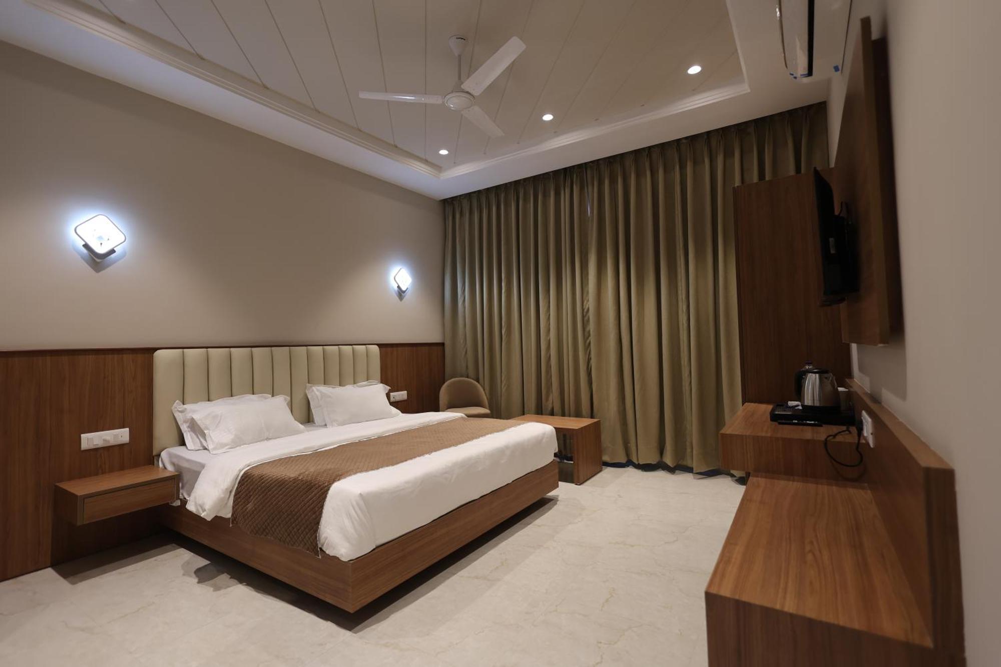 מוראדאבאד Hotel Regal Palm מראה חיצוני תמונה