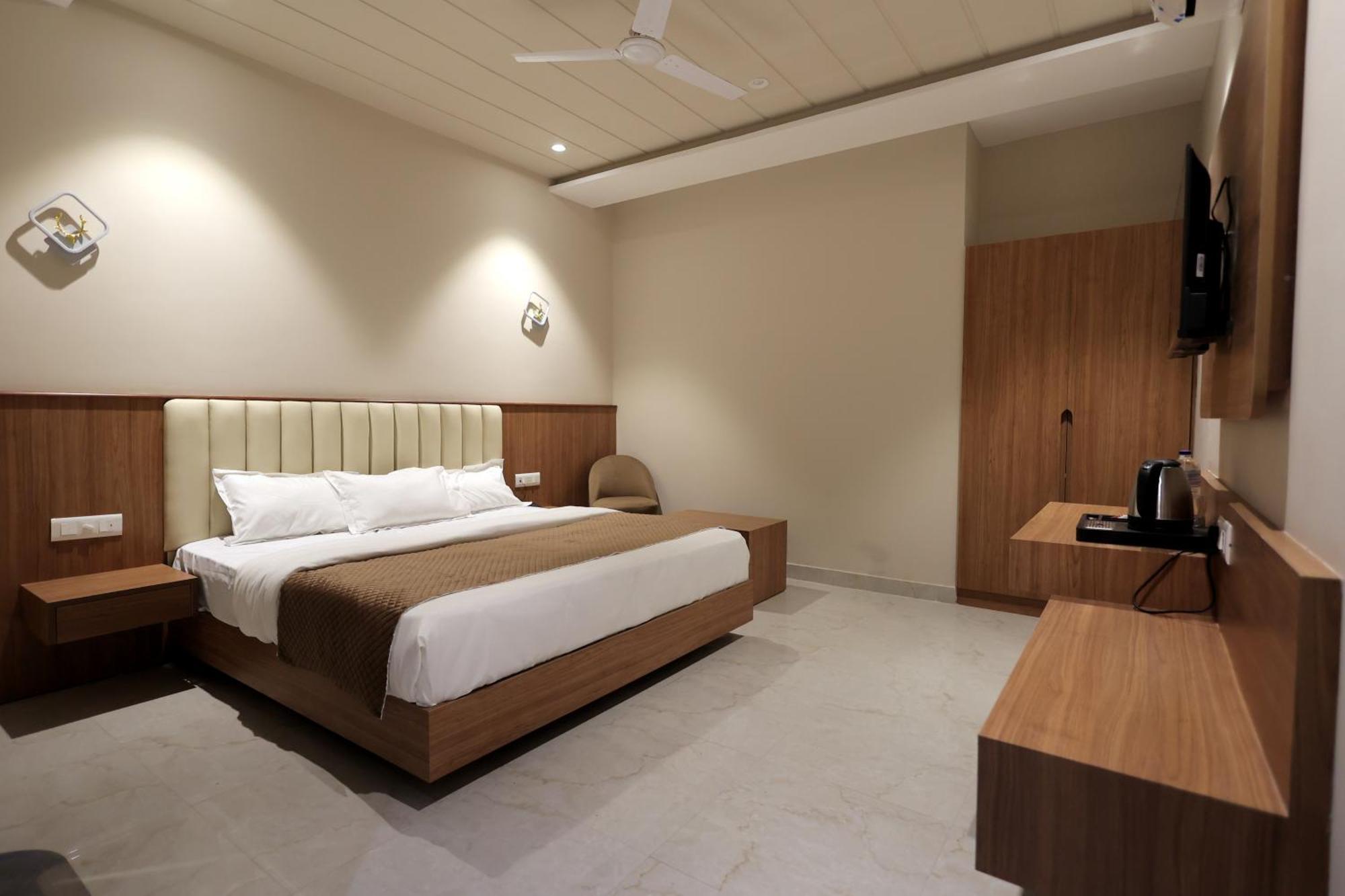 מוראדאבאד Hotel Regal Palm מראה חיצוני תמונה