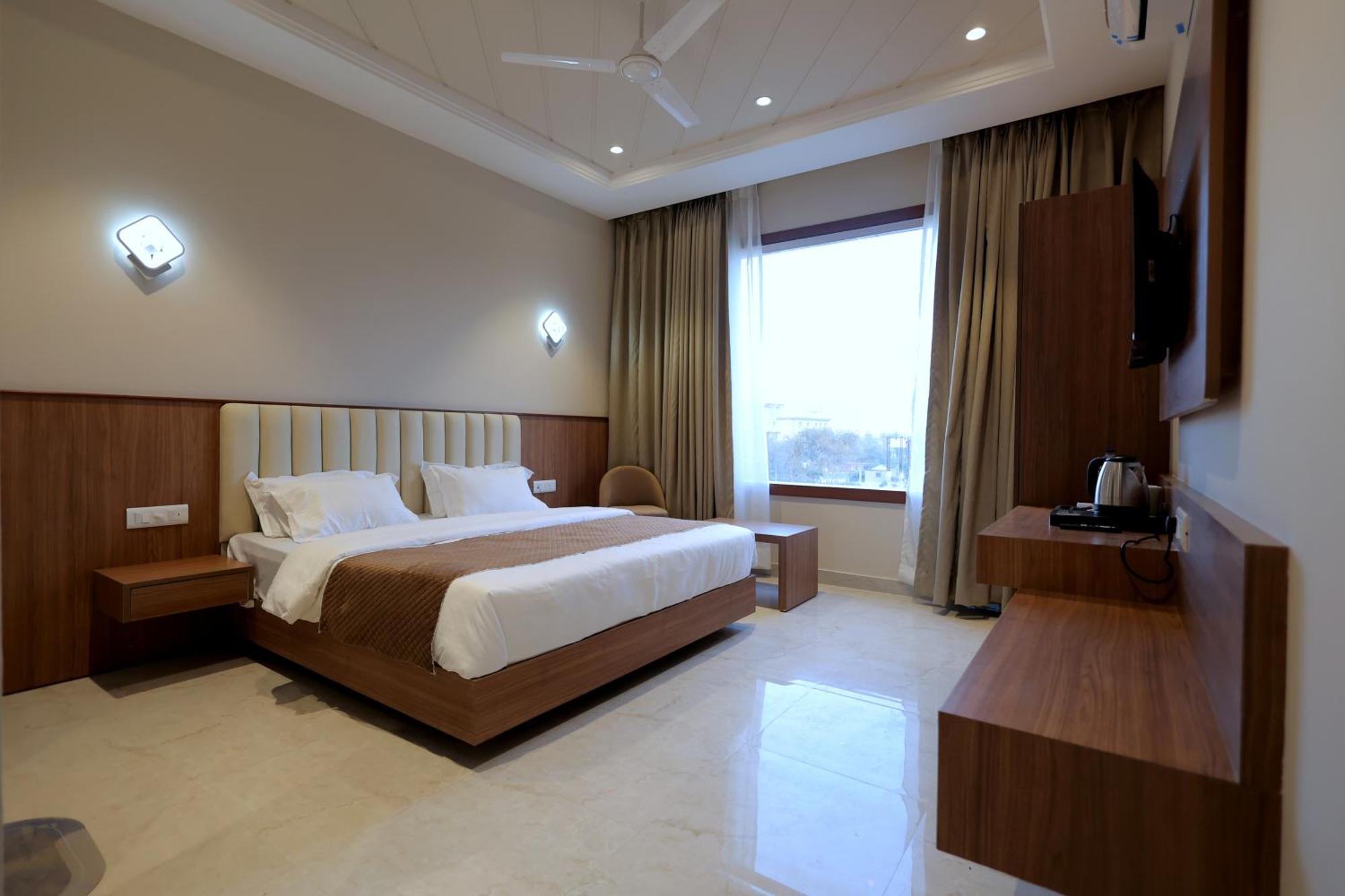 מוראדאבאד Hotel Regal Palm מראה חיצוני תמונה